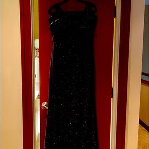 Mother of the groom dress - worn once. Beautiful dress with a great neckline.